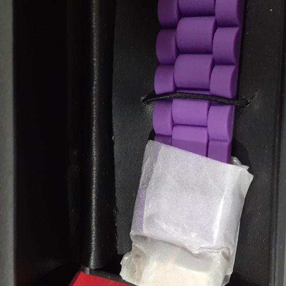 GOSSIP PURPLE SILICONE STRAP WATCH - Picture 2 of 7